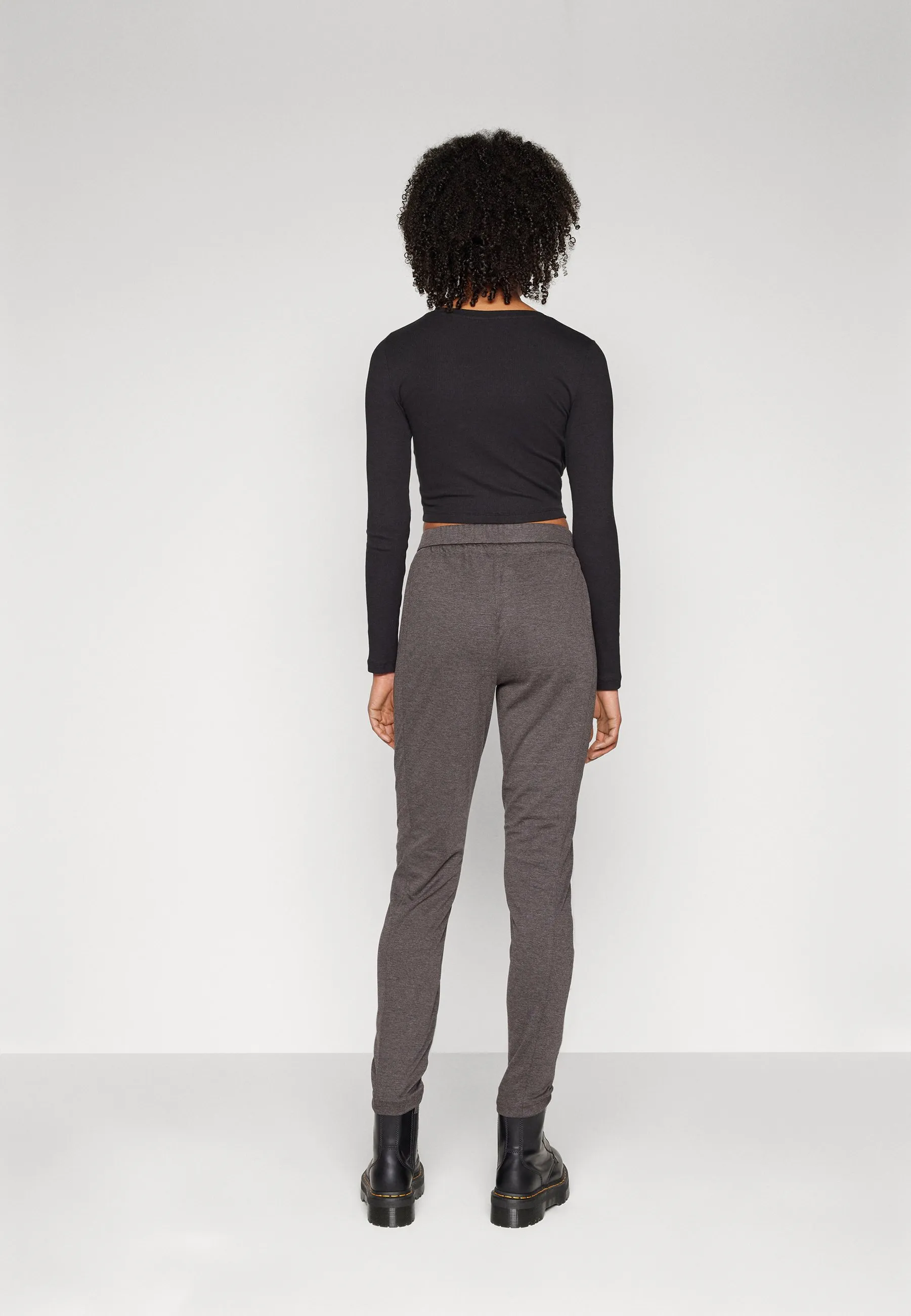 VMMELANIE TAPERED ZIP PANT - Pantaloni sportivi