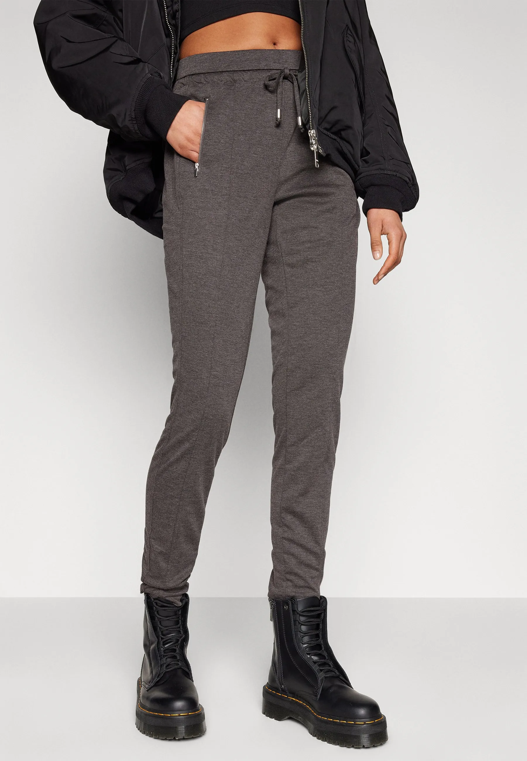 VMMELANIE TAPERED ZIP PANT - Pantaloni sportivi
